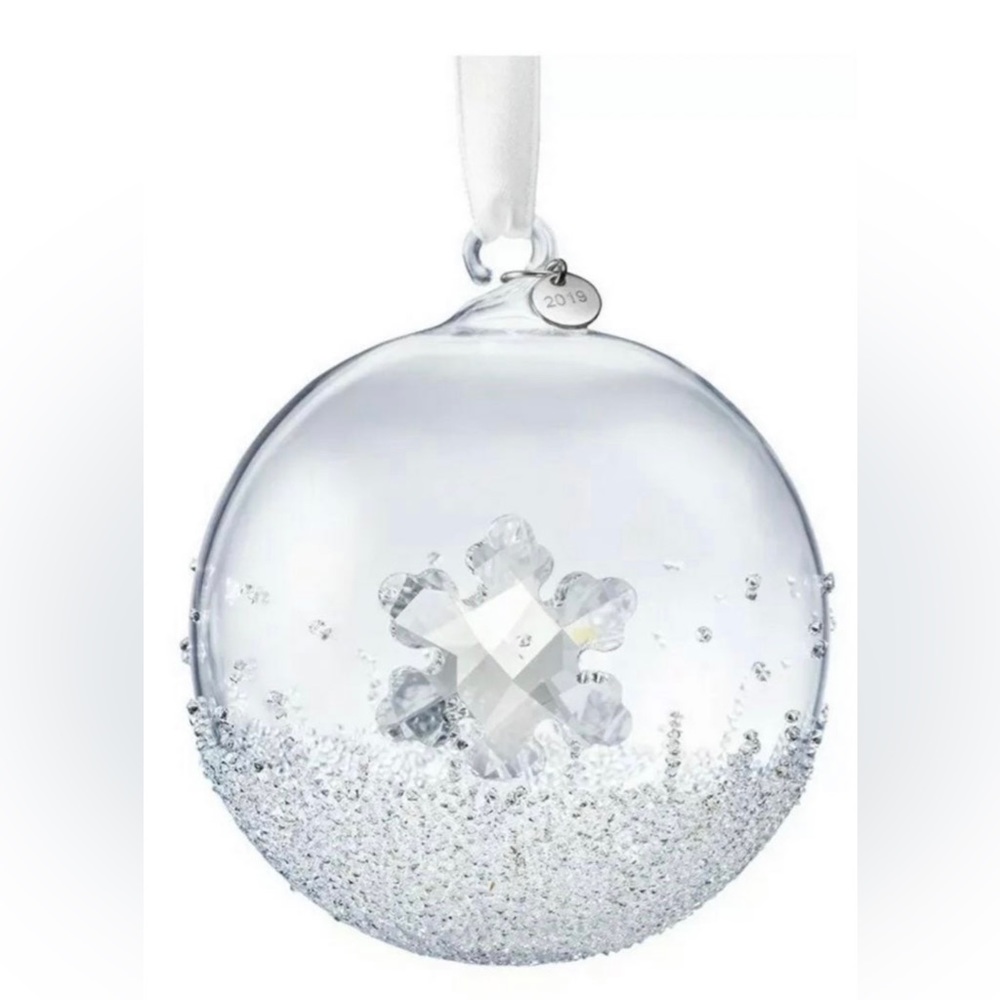 NIB 2019 Annual Edition Swarovski Crystal Large Christmas Ball With Snow…